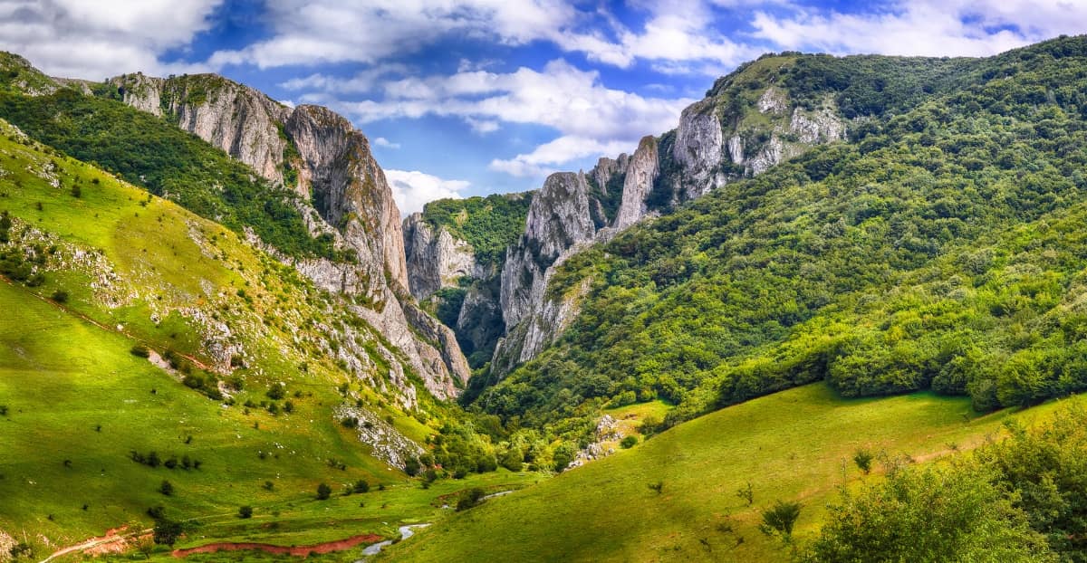 Chei și canioane de vizitat în Carpați