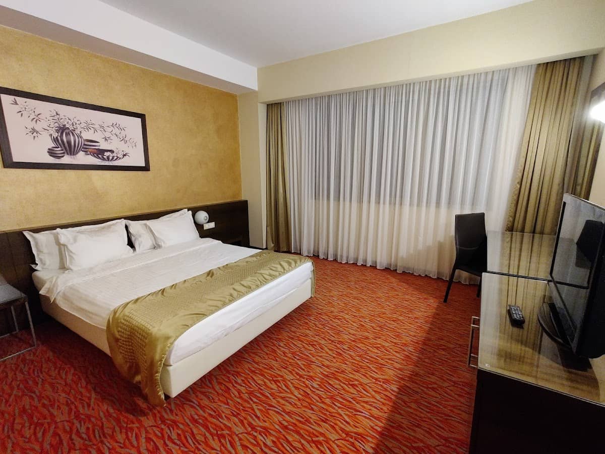 Hotel Clermont — 2