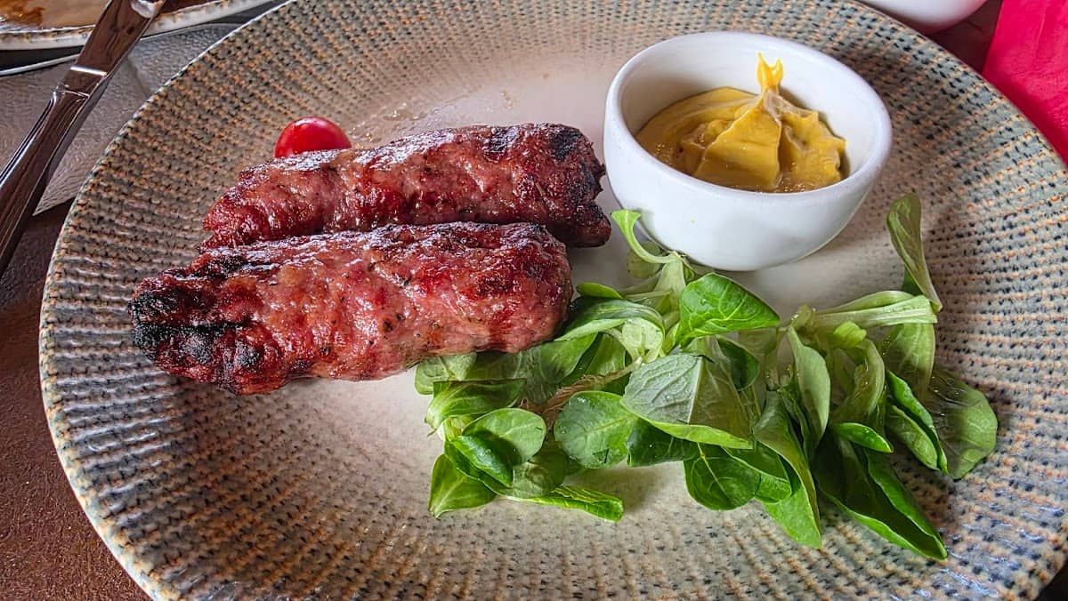 Restaurant Stână Club Vila Bran — 2
